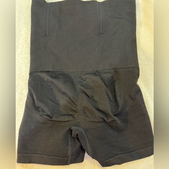 Slendering bodywear, high waist, shorts W/rear support, 3x/4x - Picture 3 of 4
